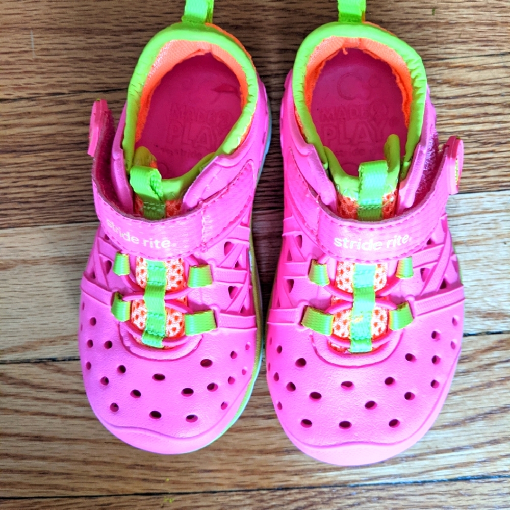 Stride Rite Made2Play Girls size 6 LIKE NEW